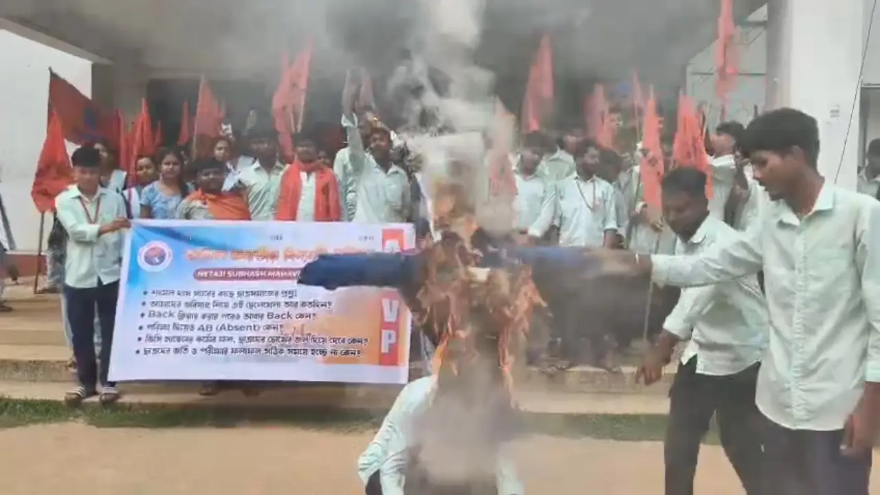 বিজেপি শাসিত ত্রিপুরার উদয়পুর কলেজে শিক্ষা প্রতিষ্ঠানে তালা ঝুলিয়ে দিল ABVP