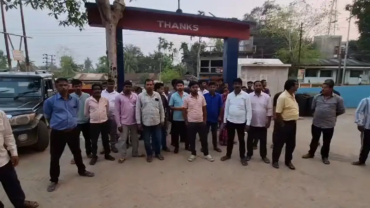 অপমানের পালটা জবাব না কি আইনি লড়াই? একজোট মালাকার সমাজ, পুলিশের আশ্বাসে কি তবে শান্ত হবে দুই জেলা?