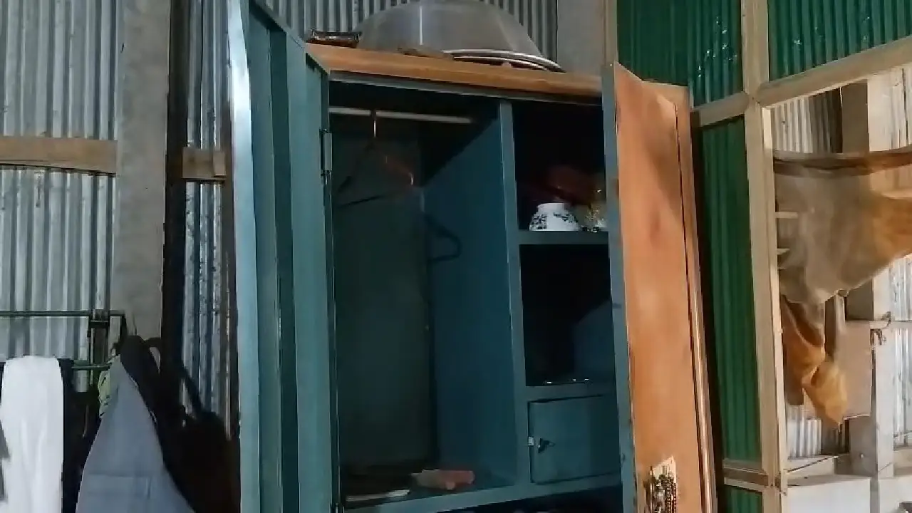 বাঁশপুকুরে মহাতঙ্ক! গৃহকর্তাকে বেঁধে কপালে বন্দুক, নগদ ও গয়না নিয়ে চম্পট ডাকাতদল