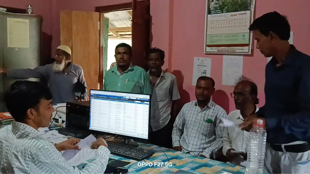 কৃষকদের সমস্যা নিয়ে পঞ্চায়েত সচিবের কাছে একটি ডেপুটেশন