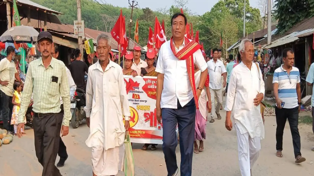 ভোটে জয়ের নয়া সমীকরণ! লাল ঝান্ডার নিচে হাজারো মানুষ, পরীক্ষিত মুরাসিং-এর সমর্থনে উত্তাল এলাকা