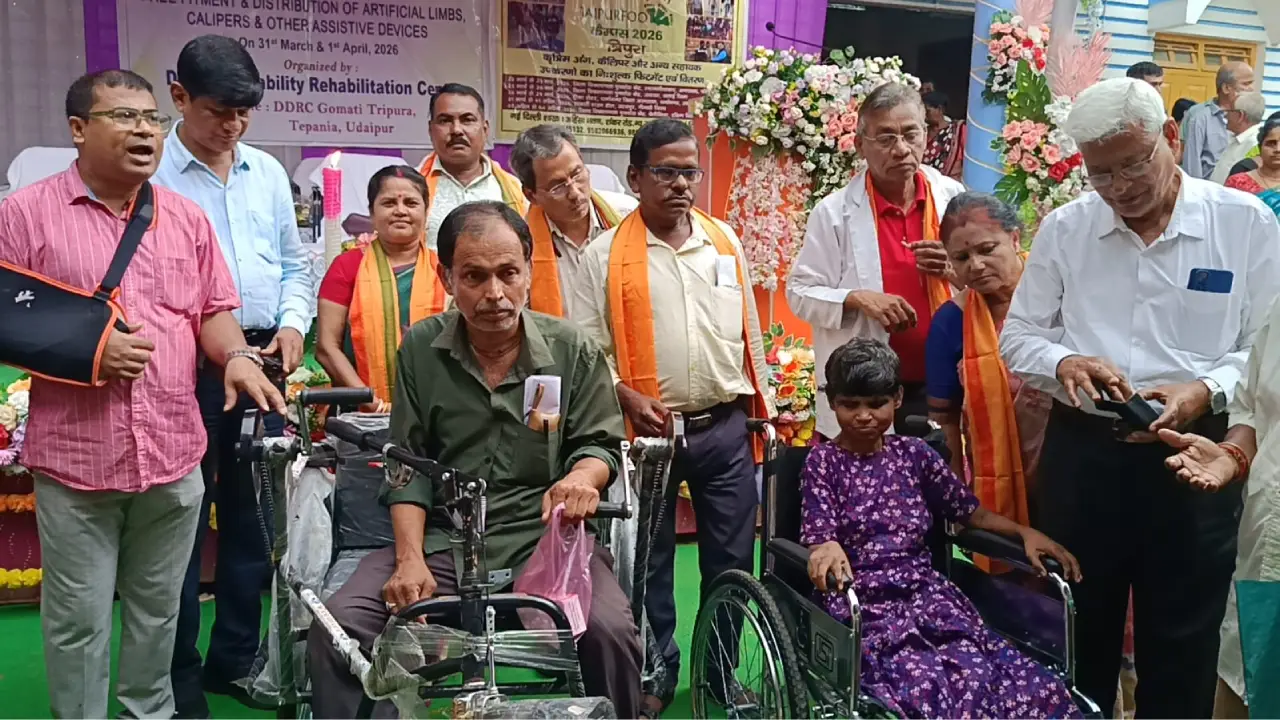 গোমতী জেলায় দিব্যাঙ্গজনদের মুখে ফুটল হাসি!