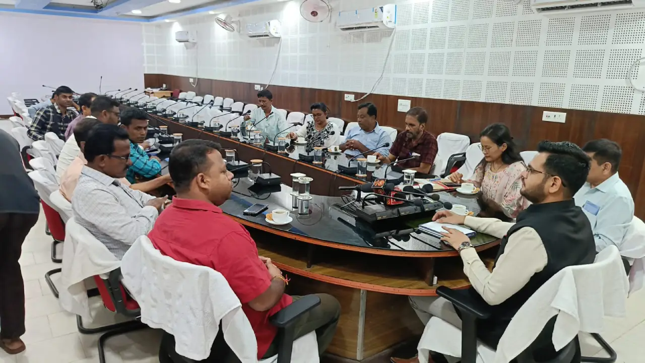 শান্তিপূর্ণ ভোটগ্রহণ ও প্রশাসনিক তৎপরতা: গোমতী জেলাশাসকের সাংবাদিক সম্মেলন