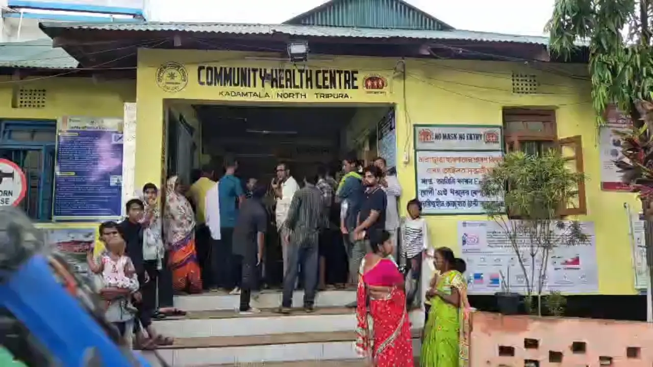চুরাইবাড়িতে ভয়াবহ পথ দুর্ঘটনা: নিয়ন্ত্রণ হারিয়ে উল্টাল স্কুল পড়ুয়া বোঝাই হাই স্পিড টমটম,আহত ৭