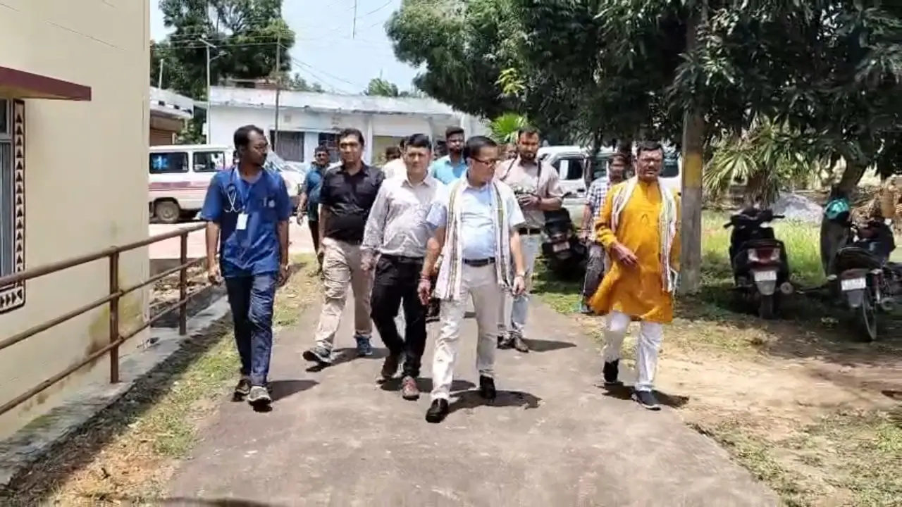 মুহুরীপুর প্রাথমিক স্বাস্থ্য কেন্দ্র পরিদর্শন করেন কেন্দ্রীয় প্রতিনিধিদল।