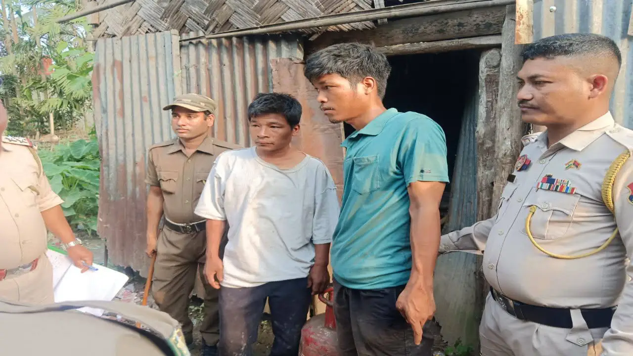 রাতের পর রাত চুরির ঘটনা, অবশেষে ধরা দুই অভিযুক্ত—কিন্তু রহস্য এখনও ঘনীভূত
