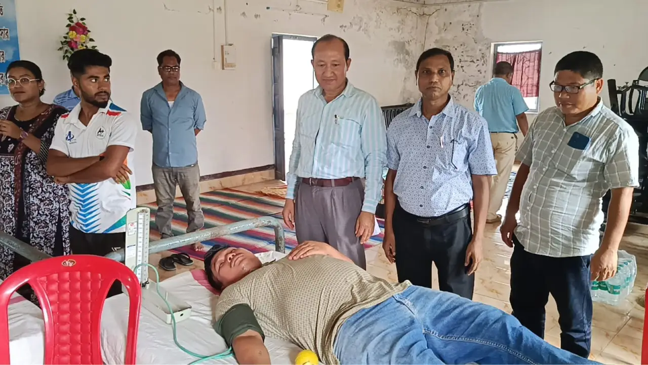 উদয়পুরে রক্ত সংকটের মাঝে মানবিক উদ্যোগে নজর কাড়ল মৎস্য দপ্তর! গ্রাফিক্স তৈরি করুন।