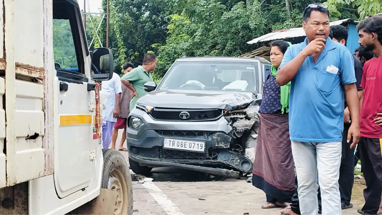 জাতীয় সড়কে নিয়ন্ত্রণ হারাতেই বড় বিপর্যয়, আহতদের নিয়ে ছুটল উদ্ধারকারী দল!