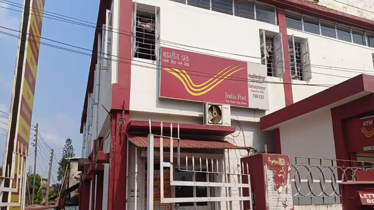 উদয়পুর ডাকঘরে গ্রাহকরা হচ্ছেন প্রতিনিয়ত হয়রানি
