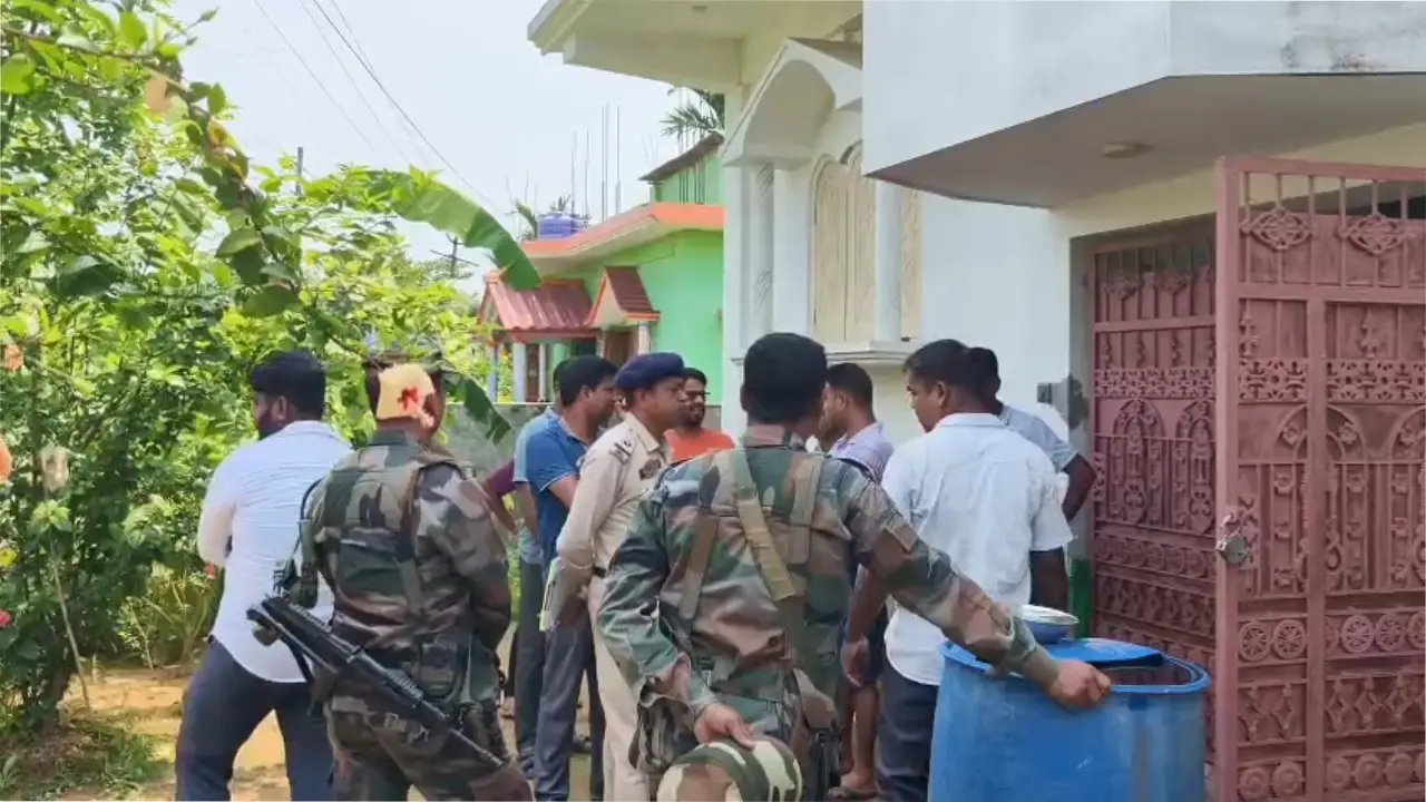 TSR কর্মীর বাড়িতে রাতের অন্ধকারে দুঃসাহসিক চুরি ।