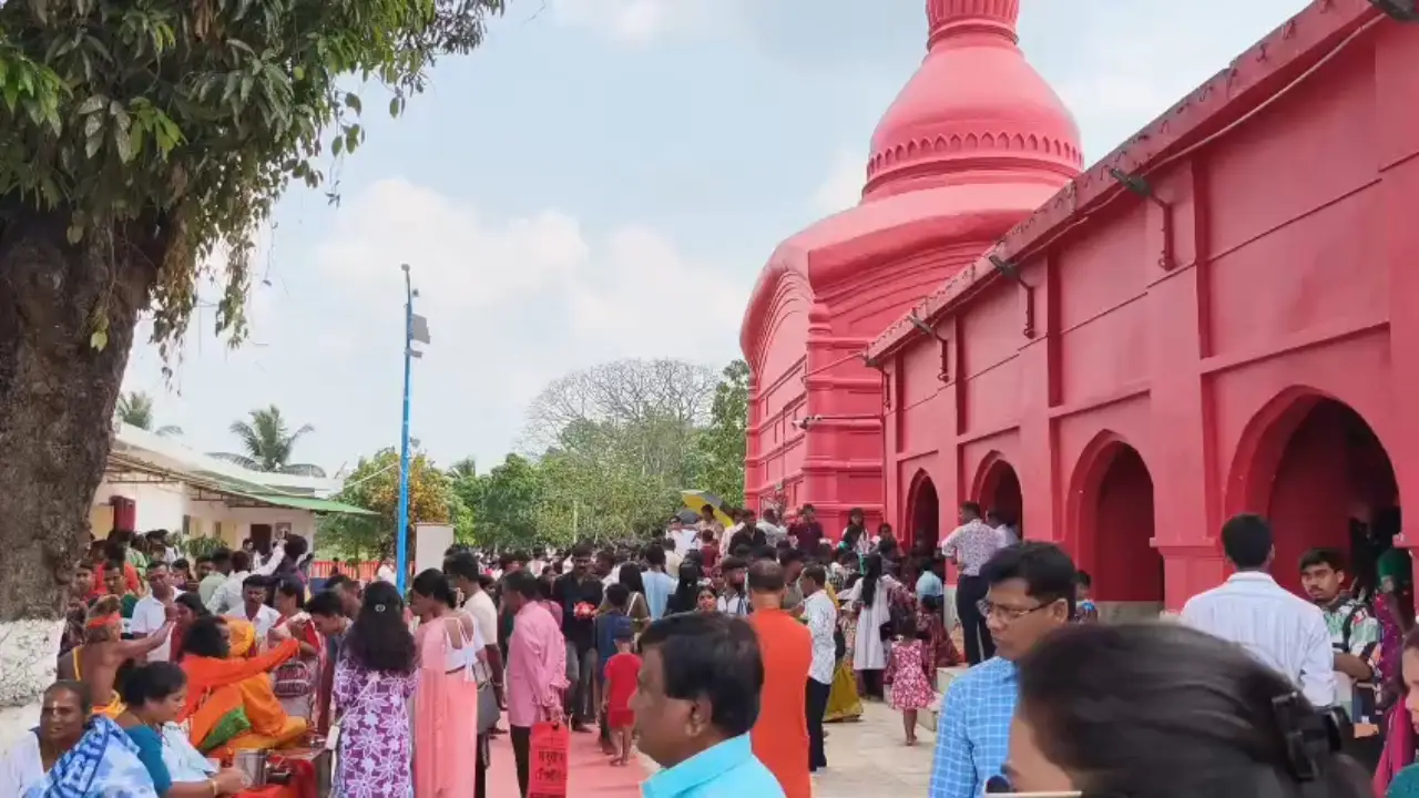 হাজারো ভক্তের জয়ধ্বনি আর ধূপের গন্ধে মাতোয়ারা উদয়পুর!