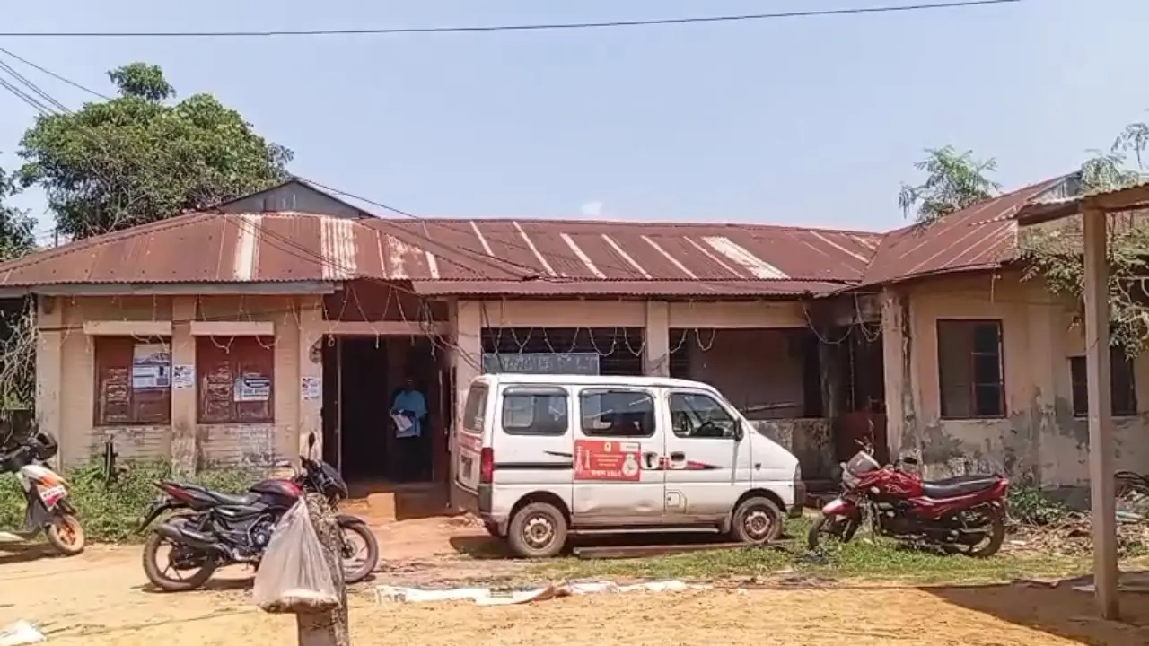বিদ্যুৎ নিগম অফিসে কর্মচারীদের কাছে রাজ্যে সরকারের মন্ত্রীর নির্দেশ কলাপাতা ।