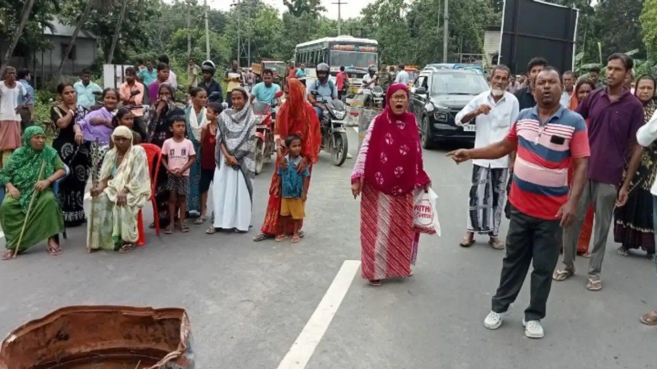 দীর্ঘ অপেক্ষার পর বড় সিদ্ধান্ত, রাস্তায় নেমে বার্তা দিলেন বাসিন্দারা