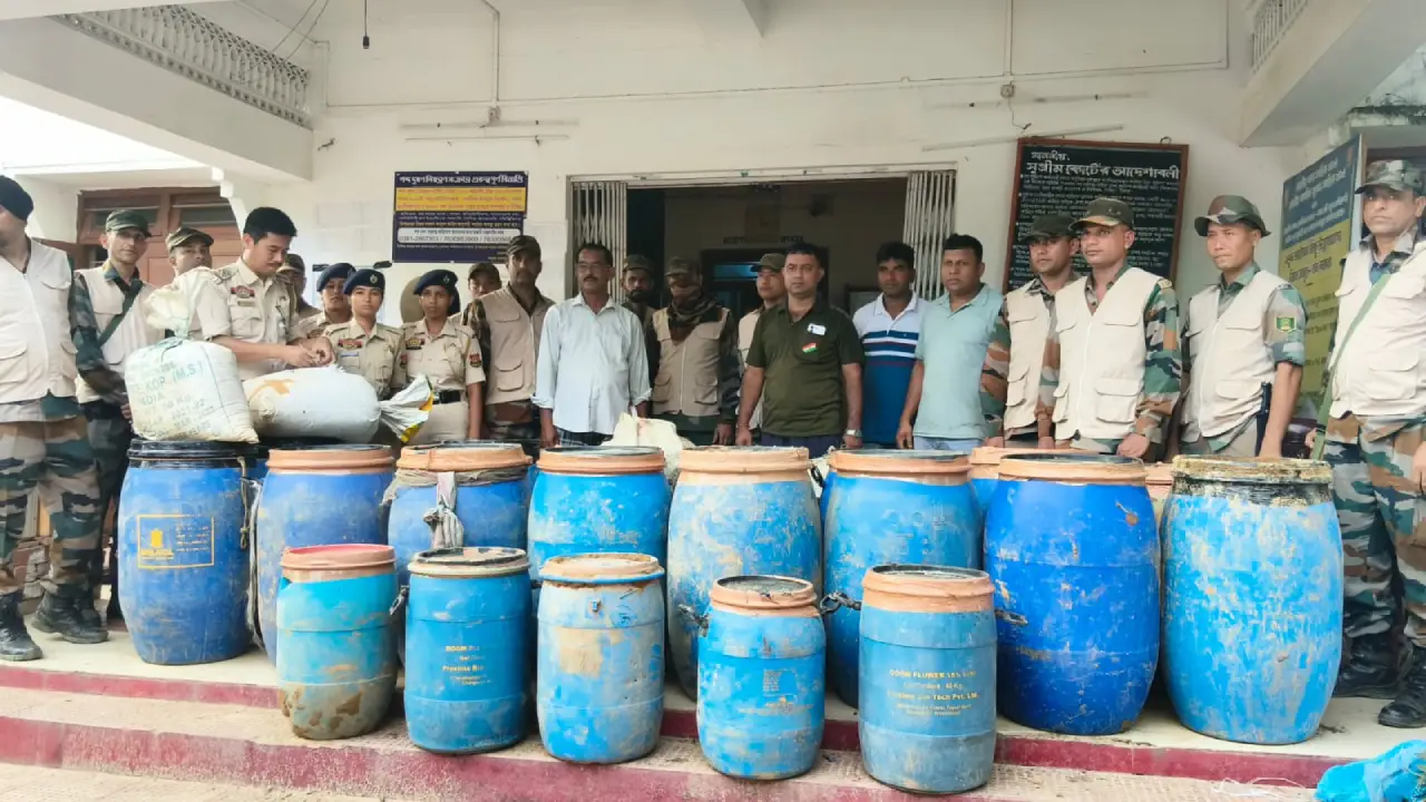 যাত্রাপুরে যৌথ অভিযানে উদ্ধার ৯৭৯ কেজি গাঁজা, মাদক পাচার চক্রে বড় ধাক্কা।