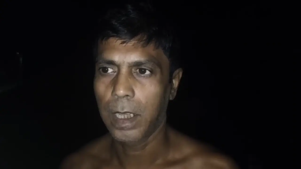 ঘনবসতি এলাকায় চলছে ক্রাসার মেশিন সহ পাথর লোডিং ও আনলোডিং এর কাজ। বিপর্যস্ত জনজীবন।
