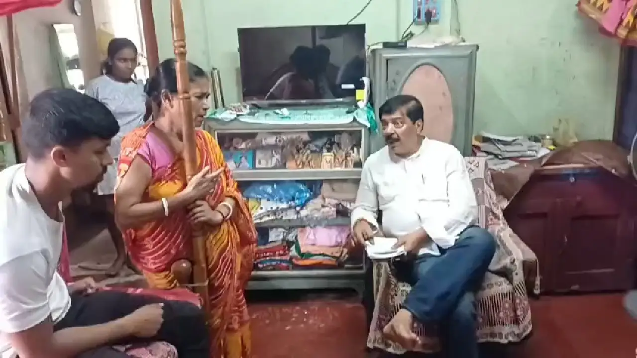 আরটিআই কর্মীকে ফাঁসানোর অভিযোগ, পাশে দাঁড়ালেন সুদীপ রায় বর্মন