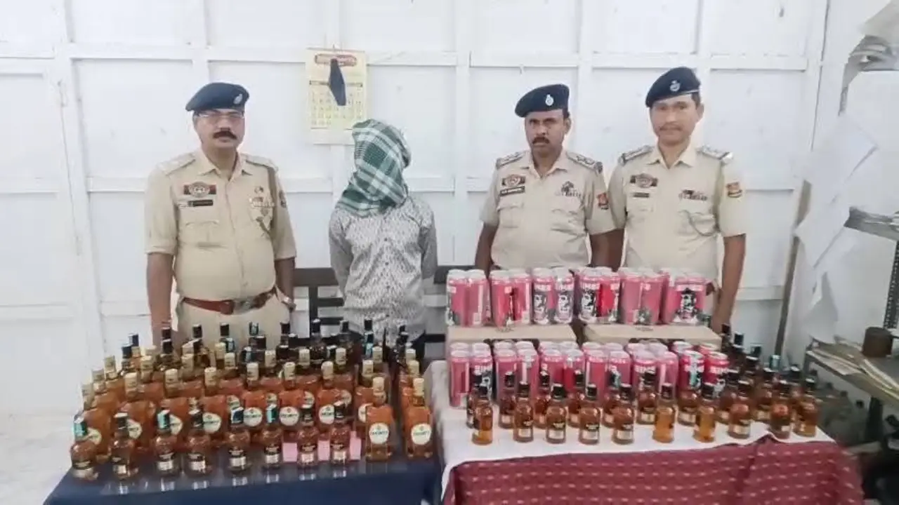 লক্ষাধিক টাকার বিলাতি মদসহ গ্রেফতার ১