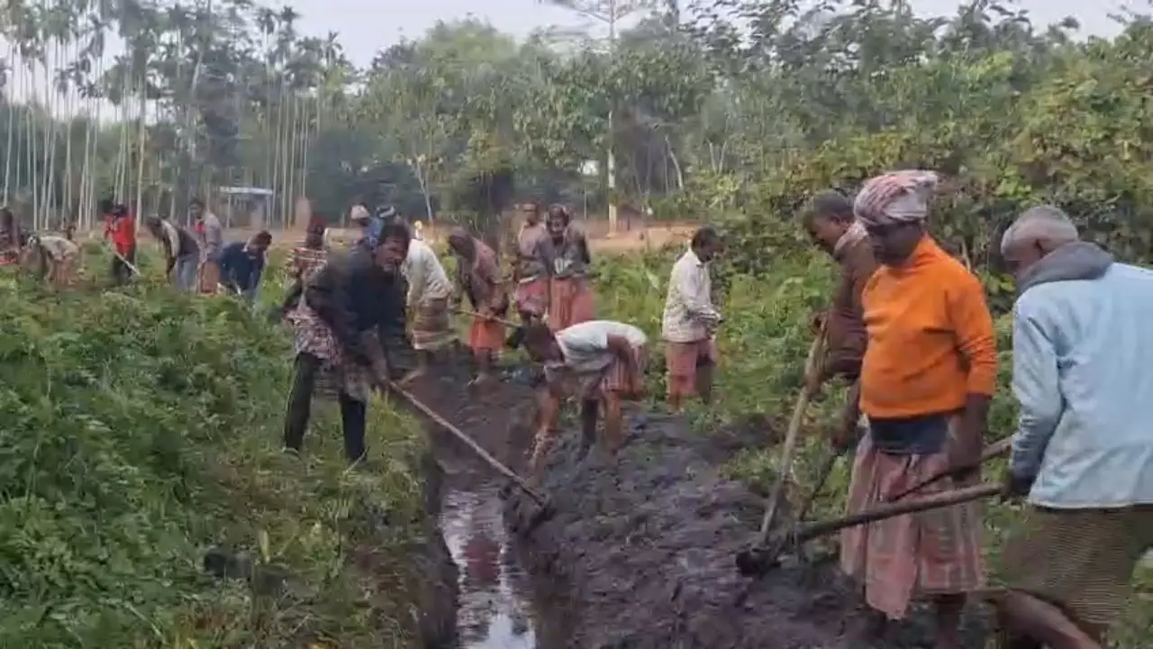 অপপ্রচারের বিরুদ্ধে সরব সরসপুর গ্রাম পঞ্চায়েতের প্রধান অপর্ণা নাথ ও উপপ্রধান দিলীপ গোস্বামী