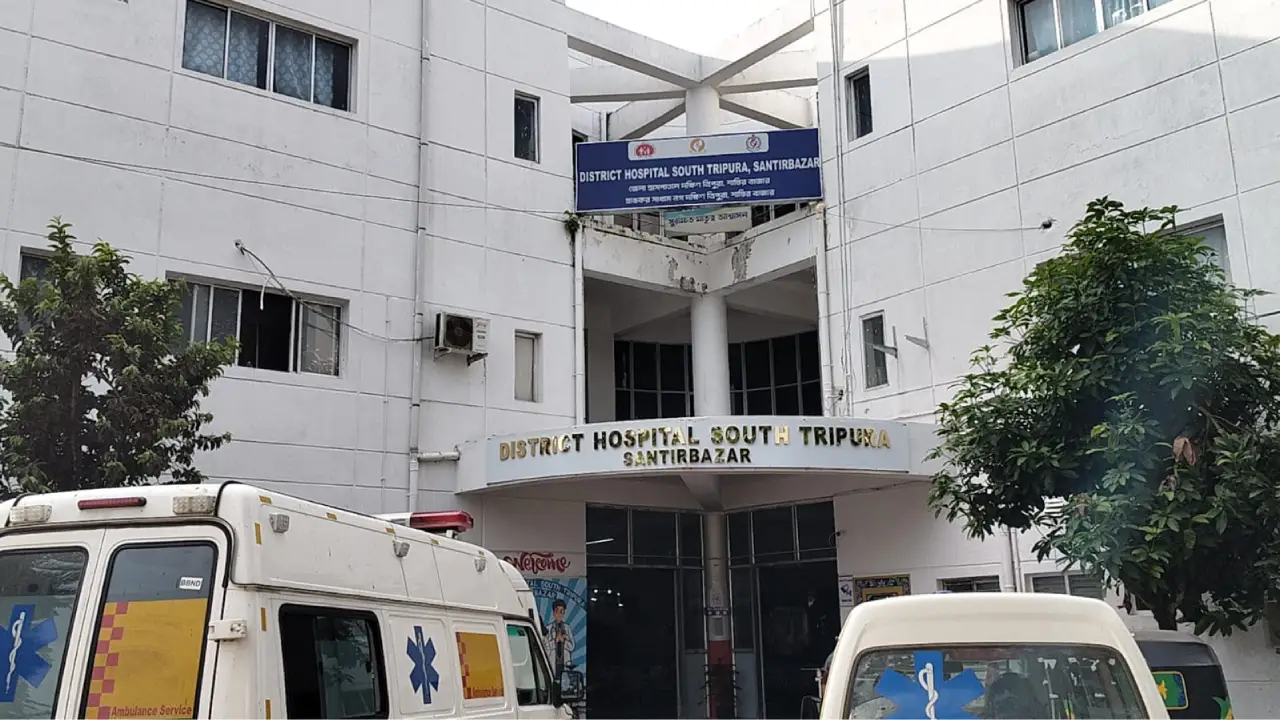 নার্সদের কারনে শান্তির বাজার জেলা হাসপাতালের চিকিৎসা পরিষেবা অবনতি