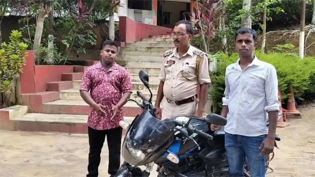 চুরি হয়েযাওয়া বাইক উদ্ধার করলো শান্তির বাজার থানার পুলিশ।