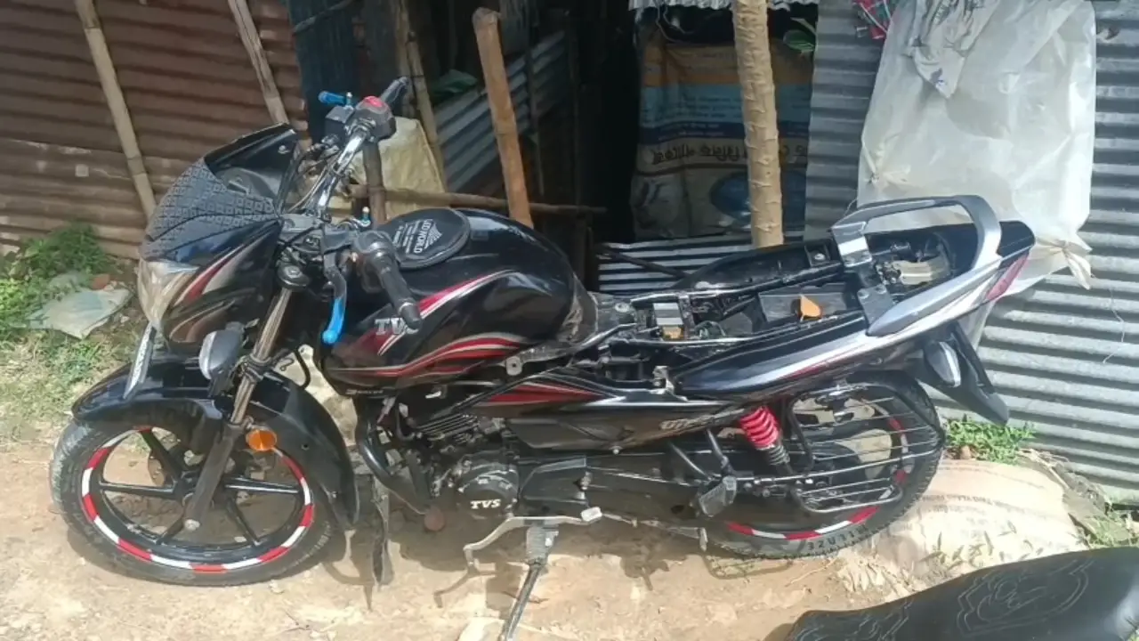 কৈলাসহরে রাতের অন্ধকারে তাণ্ডব: বাইক ভাঙচুর, উধাও ব্যাটারি, থানায় লিখিত অভিযোগ