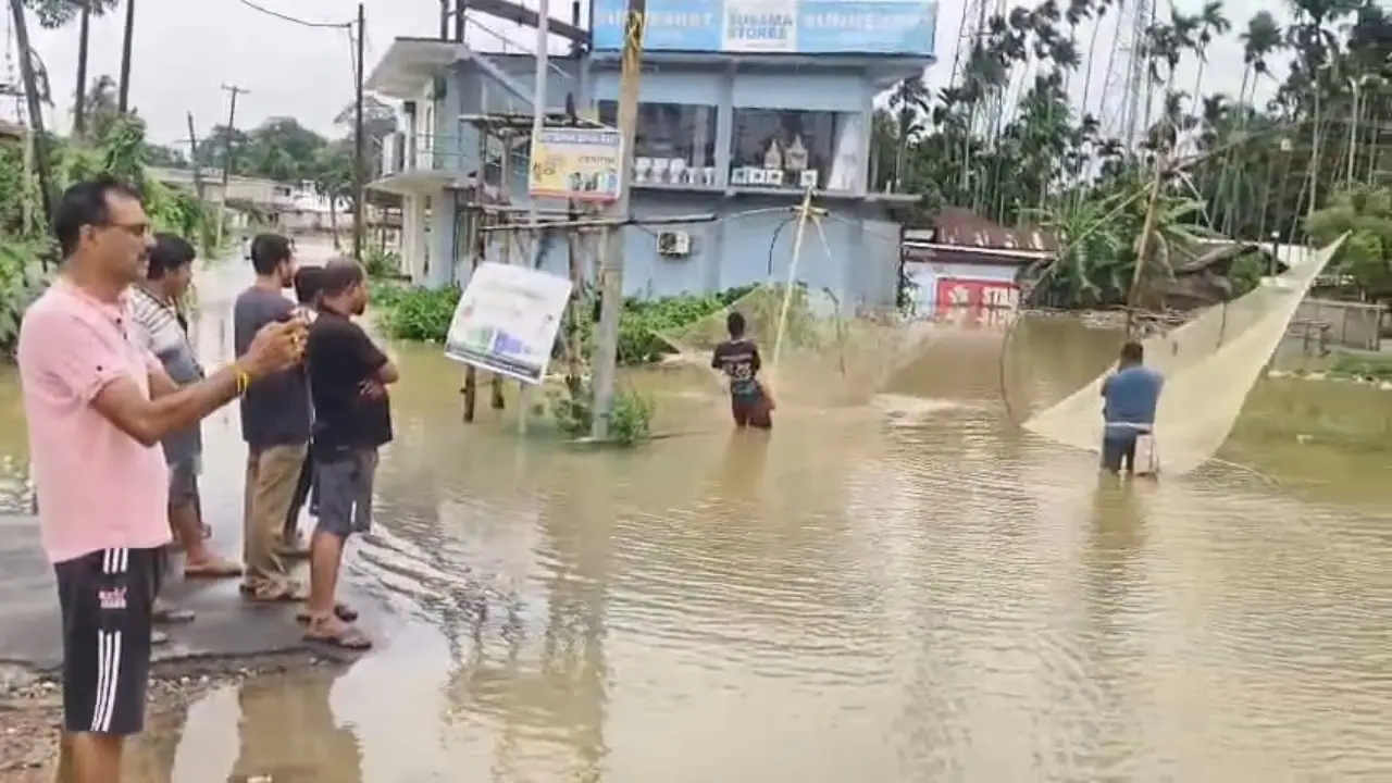 ভারী বৃষ্টির জেরে ত্রিপুরায় সৃষ্টি হয়েছে বন্যা পরিস্থিতি