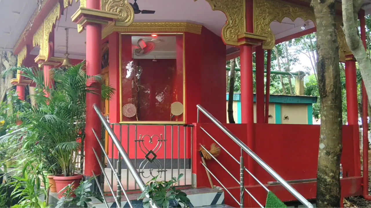 একইরাতে জোলাইবাড়ী দুইটি মন্দির থেকে চুরি সংগঠীত করলো নিশিকুটম্বের দল।
