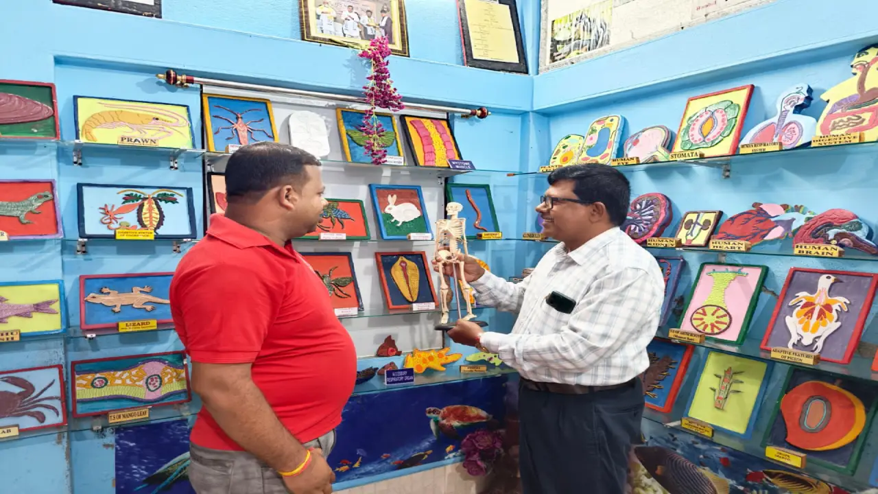 ত্রিপুরার এক শিক্ষকের ব্যতিক্রমী সৃষ্টি, জানতে দূর-দূরান্ত থেকে বাড়ছে আগ্রহ