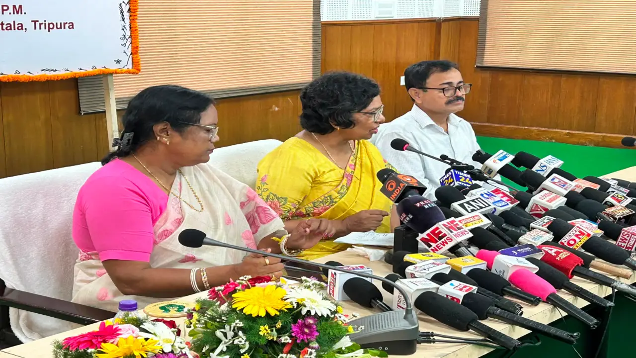 আগরতলায় সাংবাদিকদের মুখোমুখি বিজয়া রাহাতকার, উঠে এল একাধিক গুরুত্বপূর্ণ প্রসঙ্গ