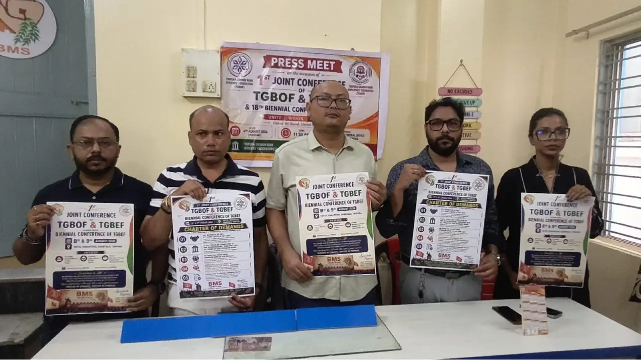 ত্রিপুরা গ্রামীণ ব্যাংকে বাড়ছে চাপ, বড় দাবিতে সরব কর্মকর্তা-কর্মচারীরা