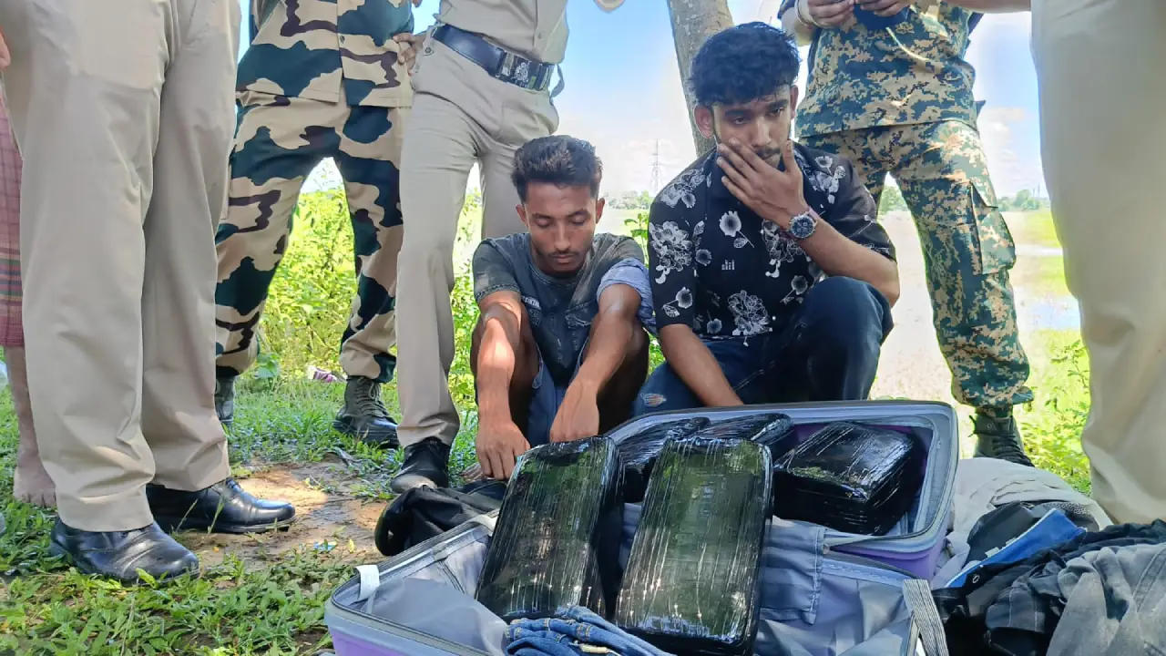গাঁজা ভর্তি ট্রলি সহ সোনামুড়ার দুইজন সংখ্যালঘু যুবককে গ্রেফতার করেছে রাধা কিশোরপুর থানার পুলিশ।