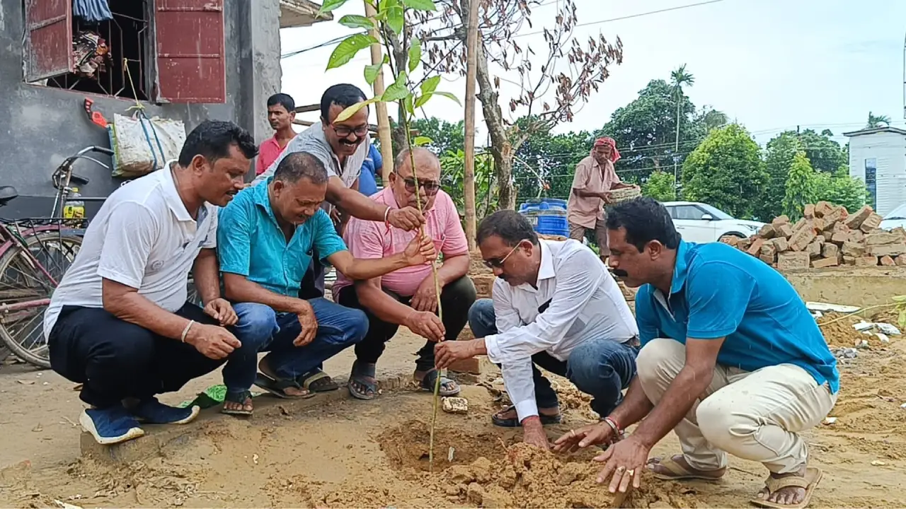 উদয়পুর ইয়ুথ ক্লাবে দুর্গাপূজার খুঁটি পুজো অনুষ্ঠিত হয়। এই বছর ৪৫ লক্ষ টাকার বাজেট ধরা হয়েছে দুর্গা পূজার।