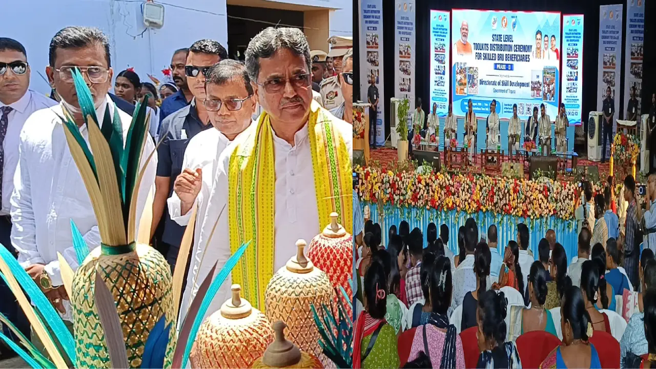 ব্রু সম্প্রদায়ের সুবিধাভোগীদের হাতে টুলকিট বিতরণ করে মুখ্যমন্ত্রী ডাঃ মানিক সাহা।