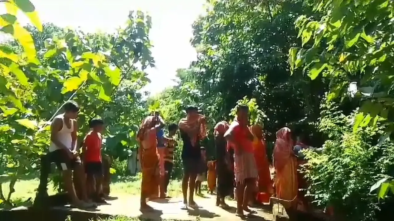 সাতসকালে পুকুরের জলে ব্যক্তির ভাসমান মৃতদেহ উদ্ধার