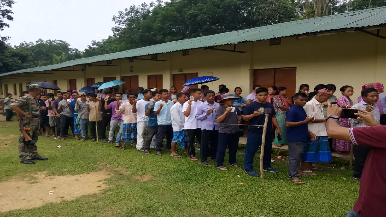 উৎসবমুখর পরিবেশে ভোট গ্রহণ