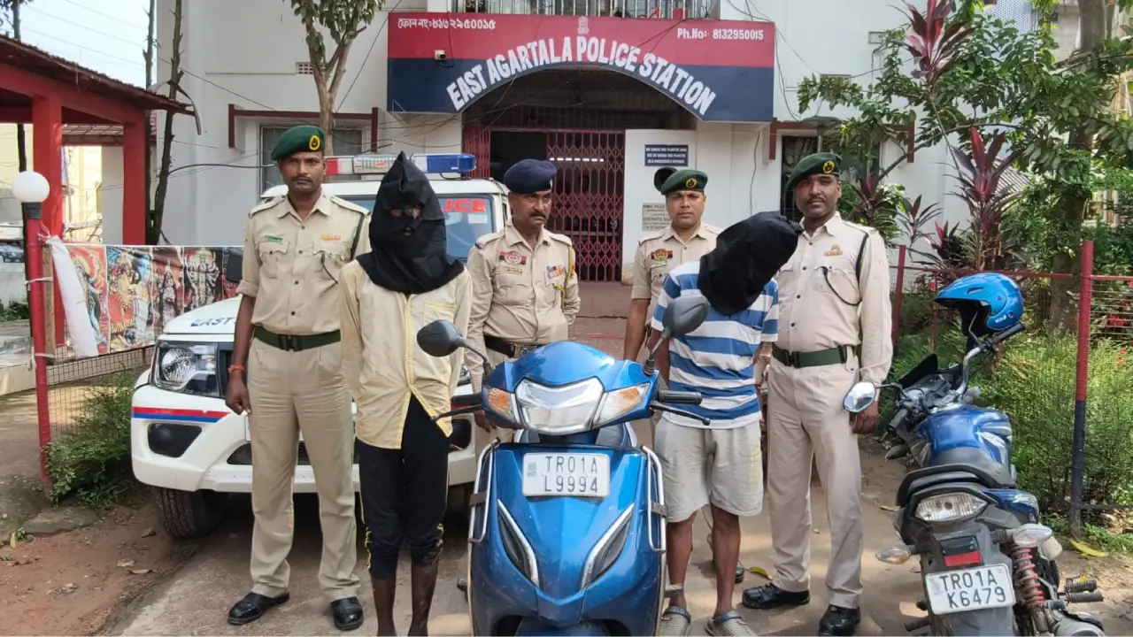 গোলবাজার থেকে স্কুটি চুরি: ২ ঘণ্টার মধ্যে ২ চোরসহ বাহন উদ্ধার করল পূর্ব থানার পুলিশ