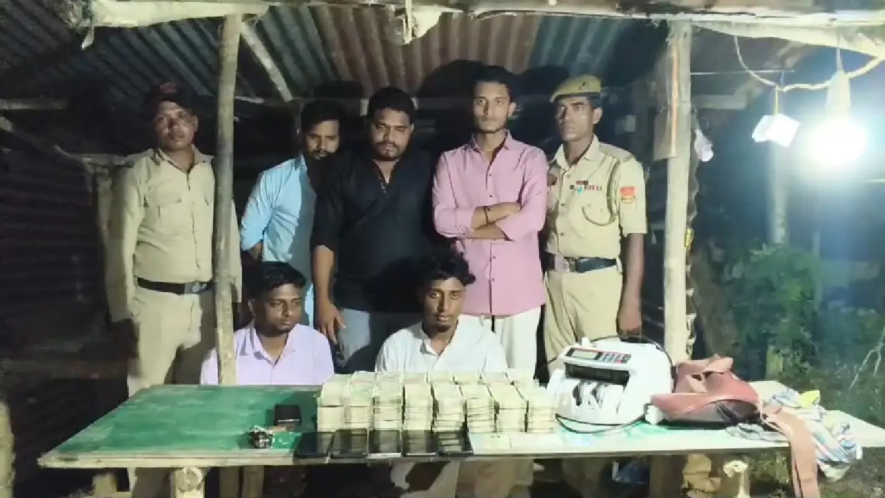 সন্দেহভাজন বোলেরো গাড়ি থেকে নগদ ৪০ লক্ষ টাকা উদ্ধার করা হয়েছে।