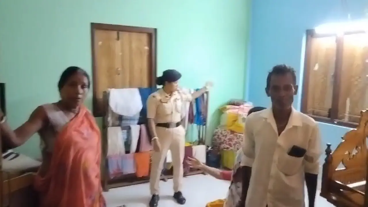 টেপানিয়া ছড়ার বাজারে দিনদুপুরে চুরি! তালা ভেঙে গৃহবধূর ২ লক্ষ টাকা ও স্বর্ণালংকার উধাও!