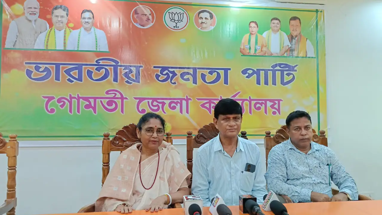 নির্বাচন কমিশনকে ঘিরে দেশজুড়ে বিতর্ক, বিজেপির সাংবাদিক সম্মেলনের পর সামনে এল চাঞ্চল্যকর প্রশ্ন