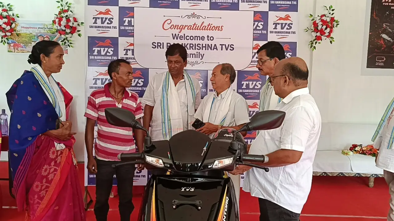 কাঁকড়াবনে আরো একটি নতুন পালক যুক্ত হল। শ্রী রামকৃষ্ণ টিভিএস শোরুম আজ নতুনভাবে পথ চলা শুরু করেছে।