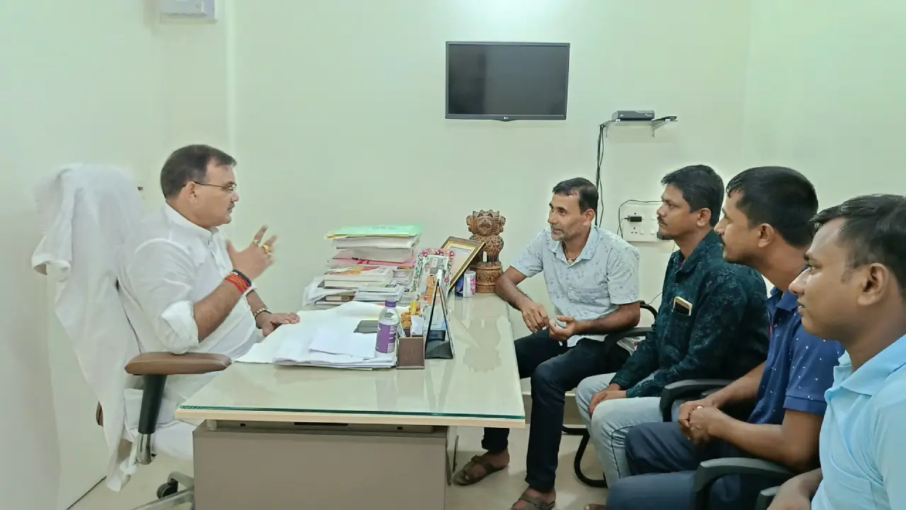 দুয়ারে অর্থমন্ত্রী: নভেম্বর থেকে রাধাকিশোরপুরের ৫৬ টি বুথে জনতার দরবার বসাবেন প্রণজিৎ সিংহ রায়