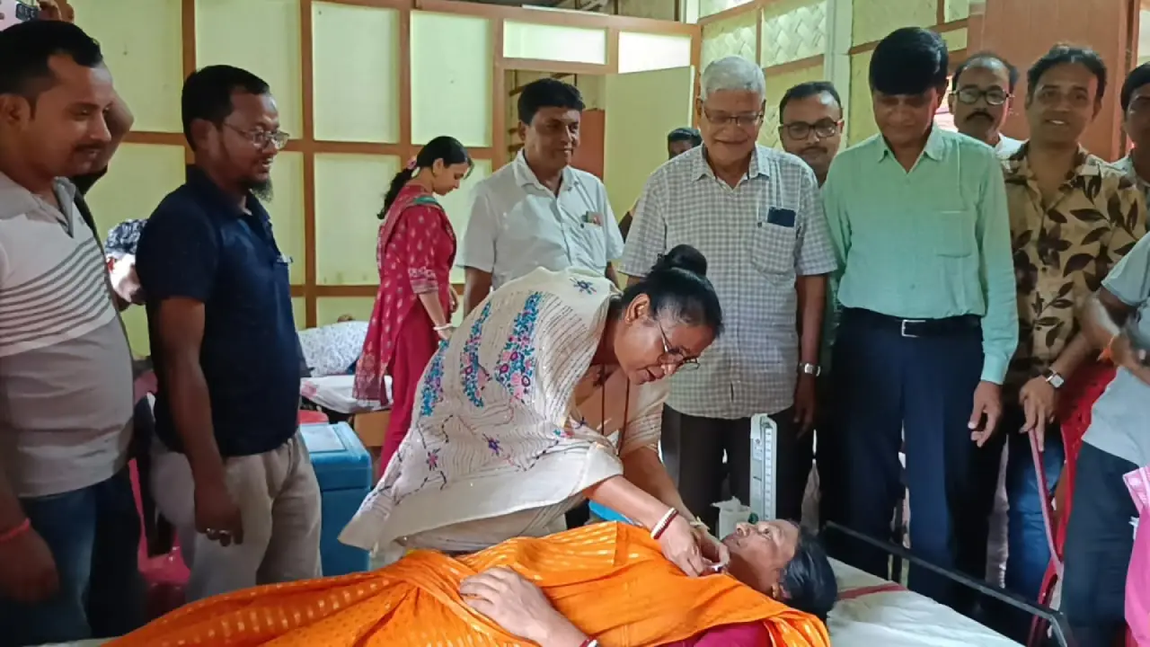 জামজুরিতে মানবিক উদ্যোগে নজর কাড়ল লাঙমানি হাদুক সোসাইটি, বৃদ্ধাশ্রমকে ঘিরে বিশেষ আয়োজন!