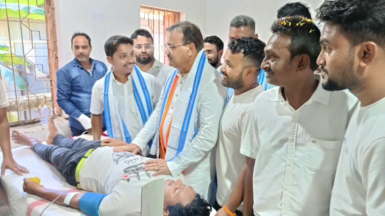 উদয়পুরের রাজারবাগ কোরাস ক্লাবে মেগা রক্তদান শিবির, ৫২ জনের স্বেচ্ছায় রক্তদান