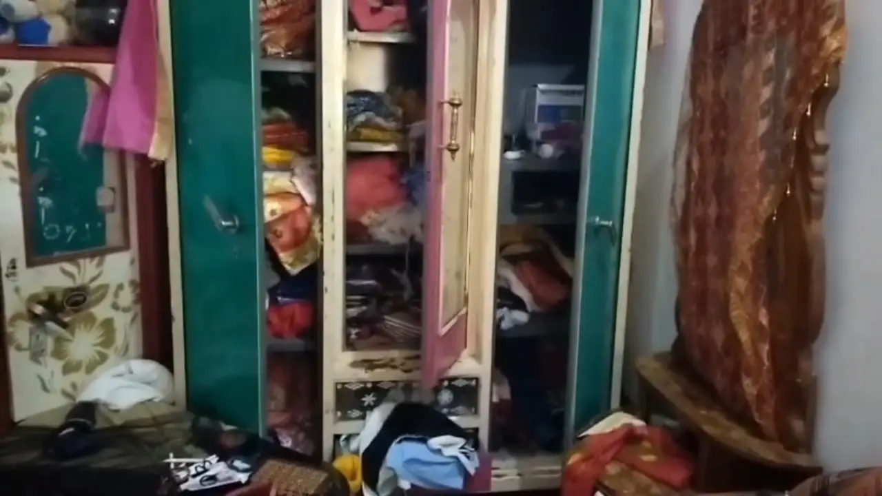 ঘরে ঢুকে লক্ষাধিক টাকার স্বর্ণ এবং টাকা চুরির ঘটনা ঘটল বিশালগড়ে।