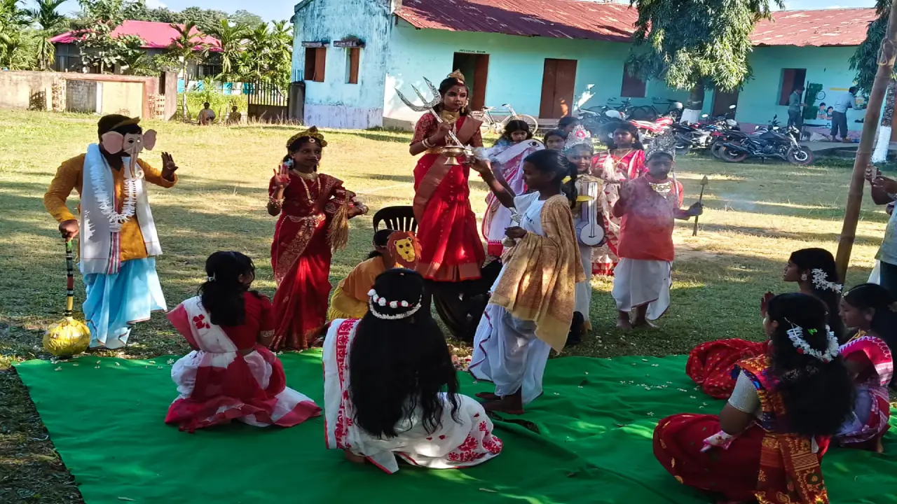 প্রত্যন্ত মৈলাক হাইস্কুলে বর্ণাঢ্য আগমনী উৎসব, পড়াশোনার পাশাপাশি সাংস্কৃতিক চর্চায় জোর বিদ্যালয় কর্তৃপক্ষের
