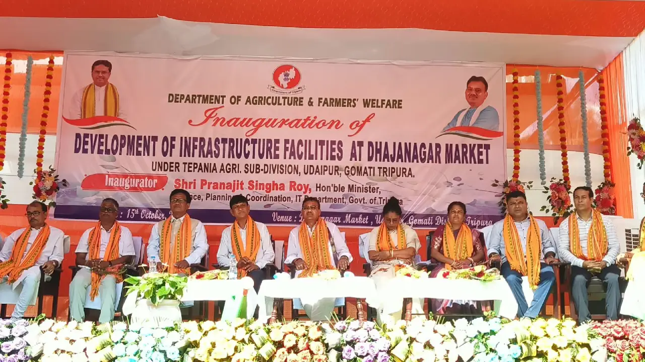 উদয়পুরে ১৩ কোটি টাকার প্রকল্পের উদ্বোধন অর্থমন্ত্রীর, কিন্তু মঞ্চের বক্তব্য ঘিরে শুরু গুঞ্জন!