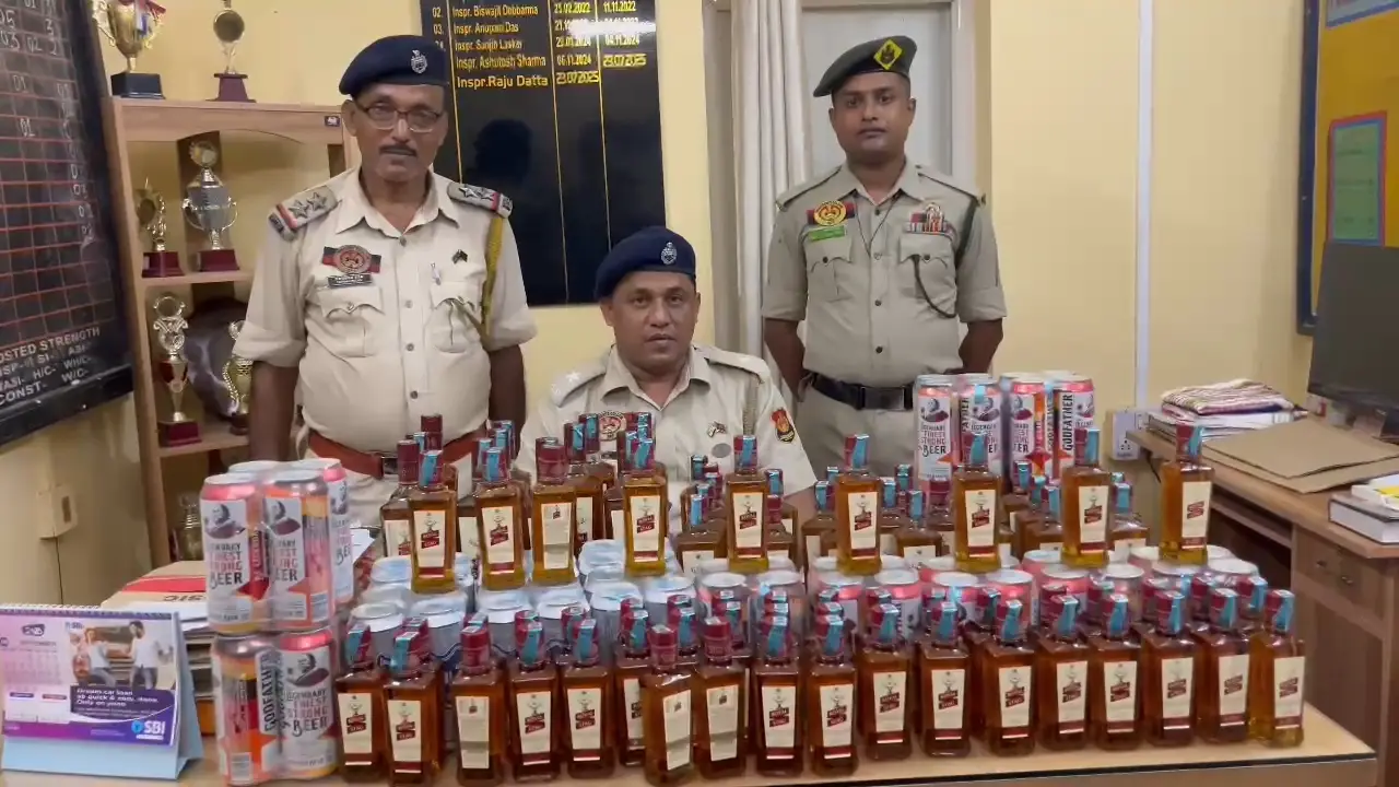 ষষ্ঠীর রাতে নেশা বিরোধী অভিযান সাফল্য অর্জন করলো শান্তির বাজার থানার পুলিশ।
