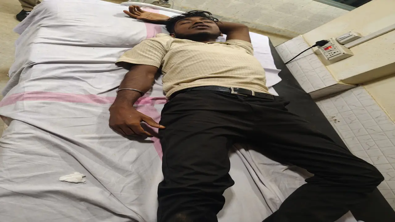 বিশালগড়ে দুর্গাপুজোর মণ্ডপে গভীর রাতে তাণ্ডব! অস্ত্র হাতে হামলার অভিযোগ