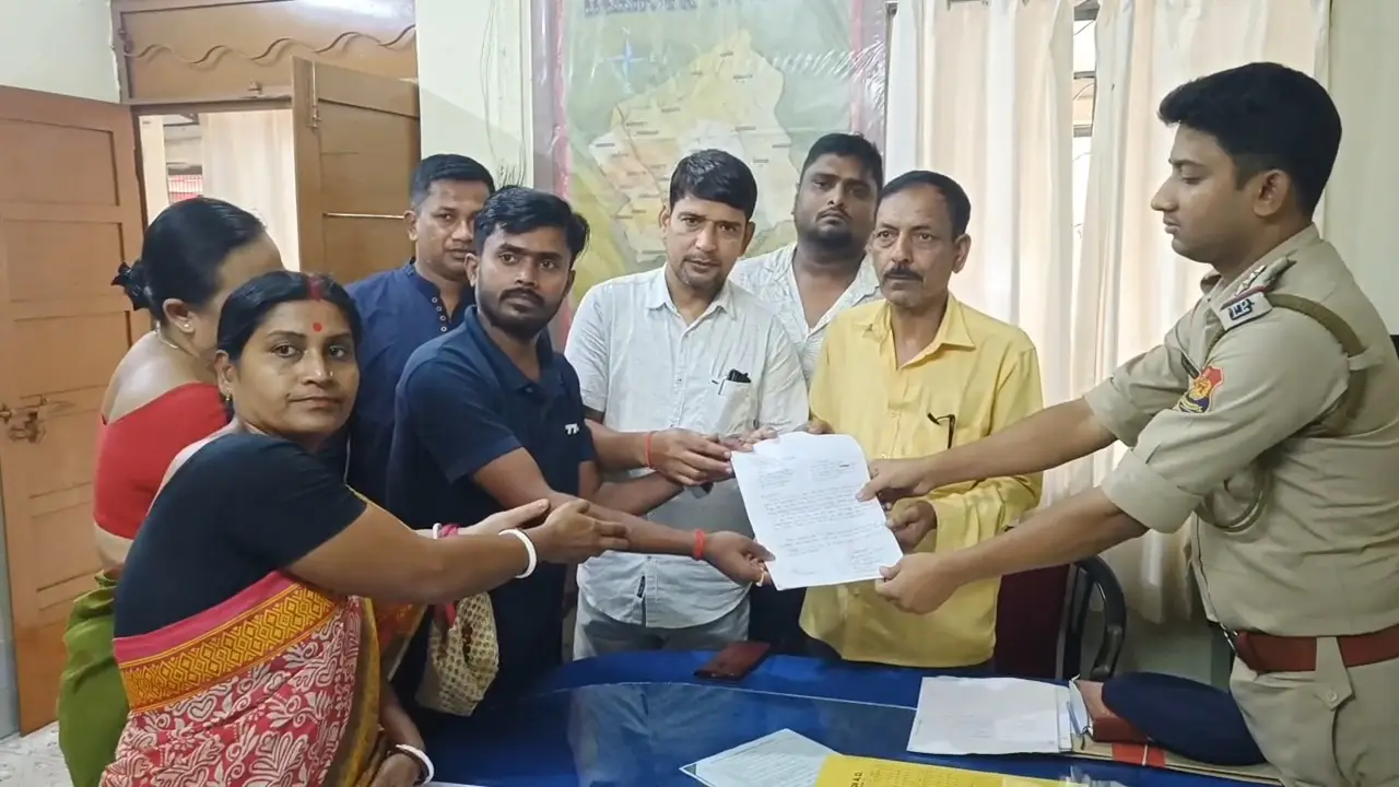 প্রধানমন্ত্রীর নাম ঘিরে চাঞ্চল্যকর অভিযোগ! হঠাৎ বাইখোড়া থানায় দৌড় বিজেপির