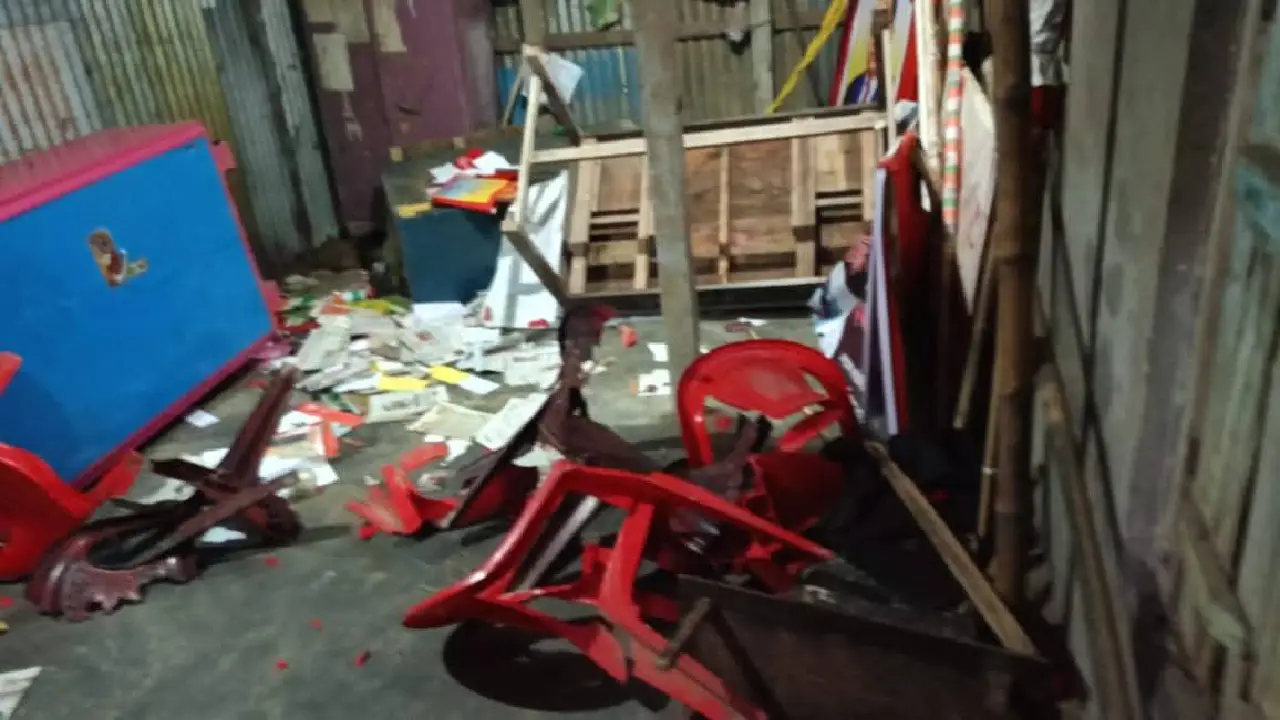 ত্রিপুরার পালাটানায় বামেদের দলীয় অফিসে রাতের অন্ধকারে রাজনৈতিক সন্ত্রাস ।
